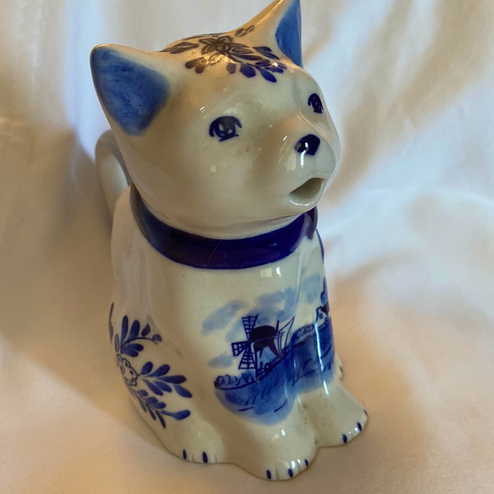 A Beautiful Cat creamer